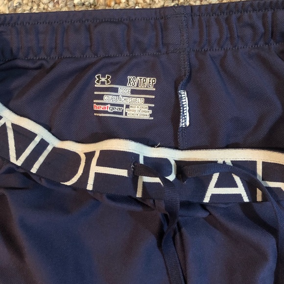 Under Armour BUNDLE of 3 Women’s XS loose shorts - Picture 6 of 6